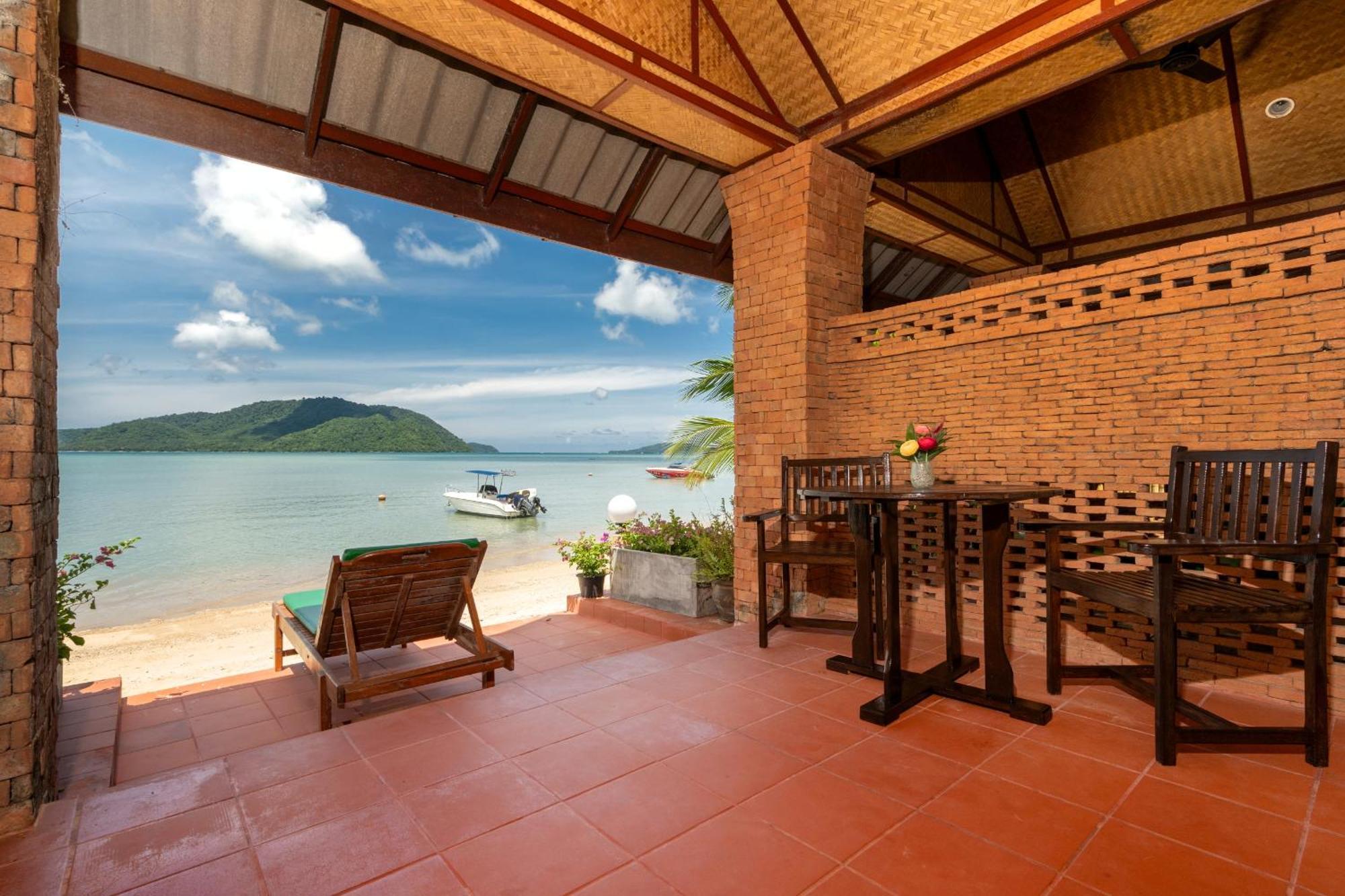 Friendship Beach Resort & Atmanjai Wellness Centre Rawai Kültér fotó